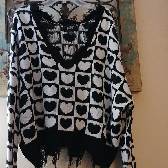 Just Polly Fring V-neck Falls off the shoulder Blk/Why Heart's sweater. Size XL - Picture 2 of 4